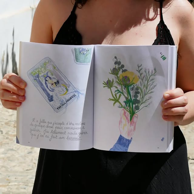 Page ouverte de "corps vivante" tenu par la bloggeuse.